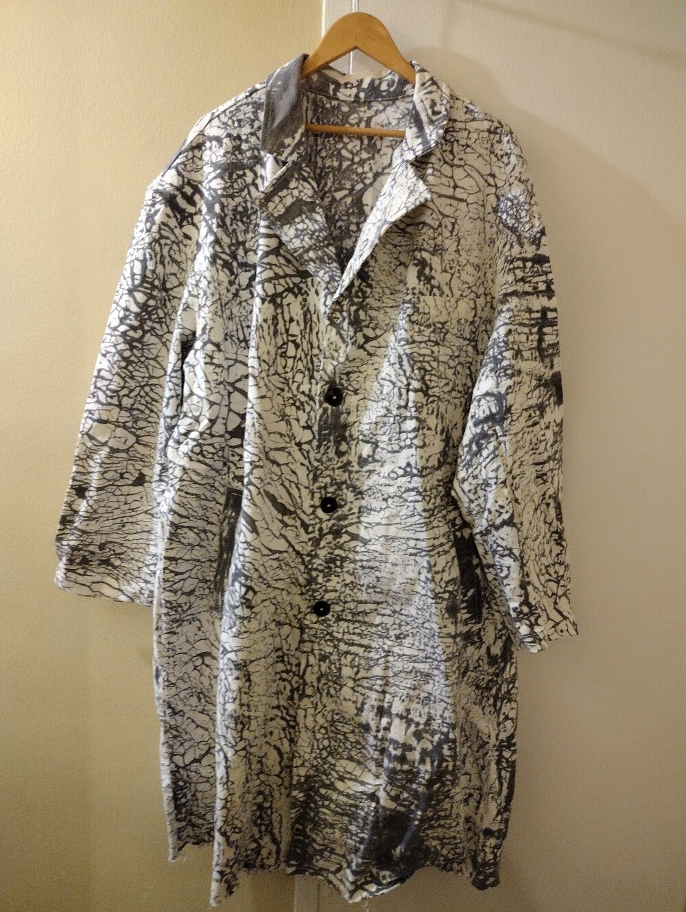 Hugo Boss Gray and White Abstract Print Button-Front Coat